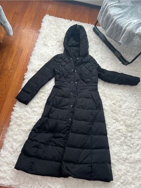 Women’s Long Black Down Puffer Coat with Hood / Winter Maxi Jacket